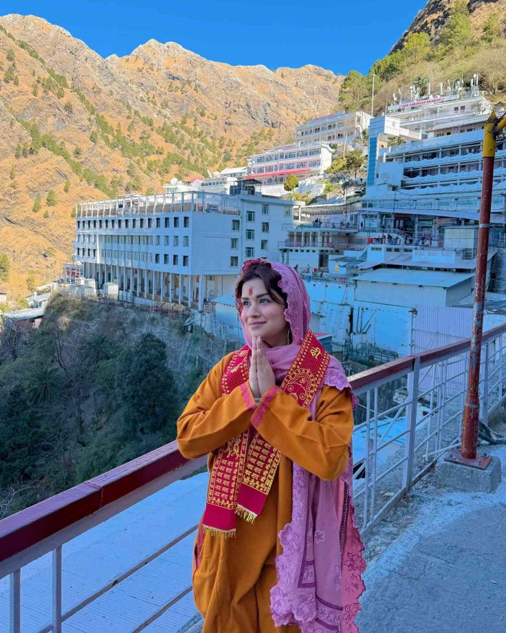 Avneet Kaur Turns Spiritual, Takes Blessings At Vaishnodevi For 1st Time- See Photos 937353