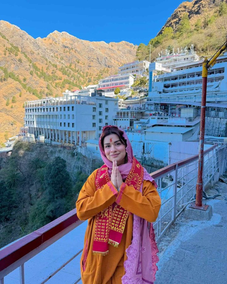 Avneet Kaur Turns Spiritual, Takes Blessings At Vaishnodevi For 1st Time- See Photos 937354