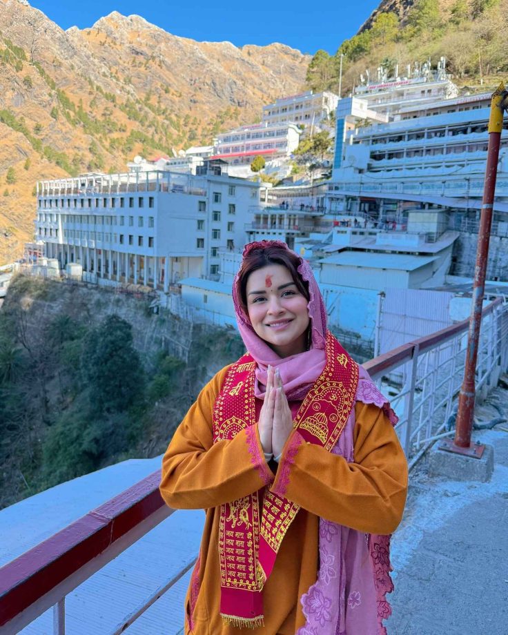 Avneet Kaur Turns Spiritual, Takes Blessings At Vaishnodevi For 1st Time- See Photos 937351