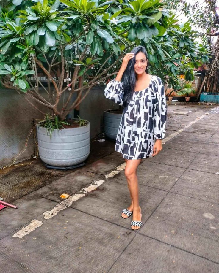 Bhagya Lakshmi Actress Aishwarya Khare's Flowy Mini Dresses To Rock Summer Vacation 938389