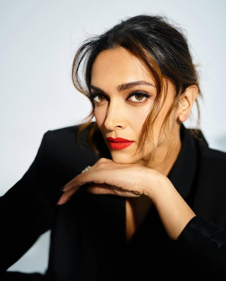 Deepika Padukone Nails the Bold Black OOTD with Stunning Red Lips 936158