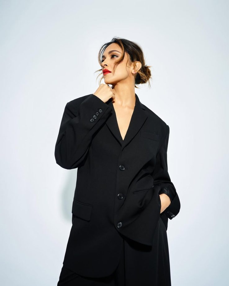 Deepika Padukone Nails the Bold Black OOTD with Stunning Red Lips 936159