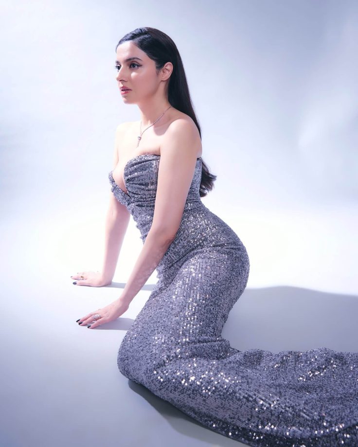 Divya Khosla’s Bold Photoshoot In Daring Deep-Plunge Silver Gown Goes Viral– See Pics 936103