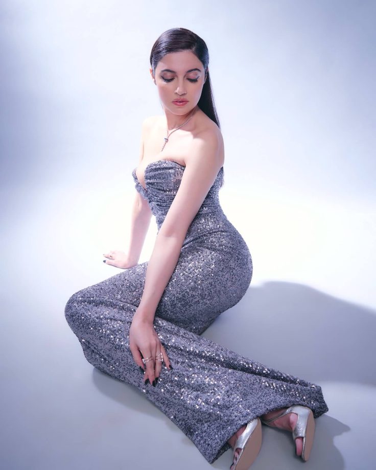 Divya Khosla’s Bold Photoshoot In Daring Deep-Plunge Silver Gown Goes Viral– See Pics 936107