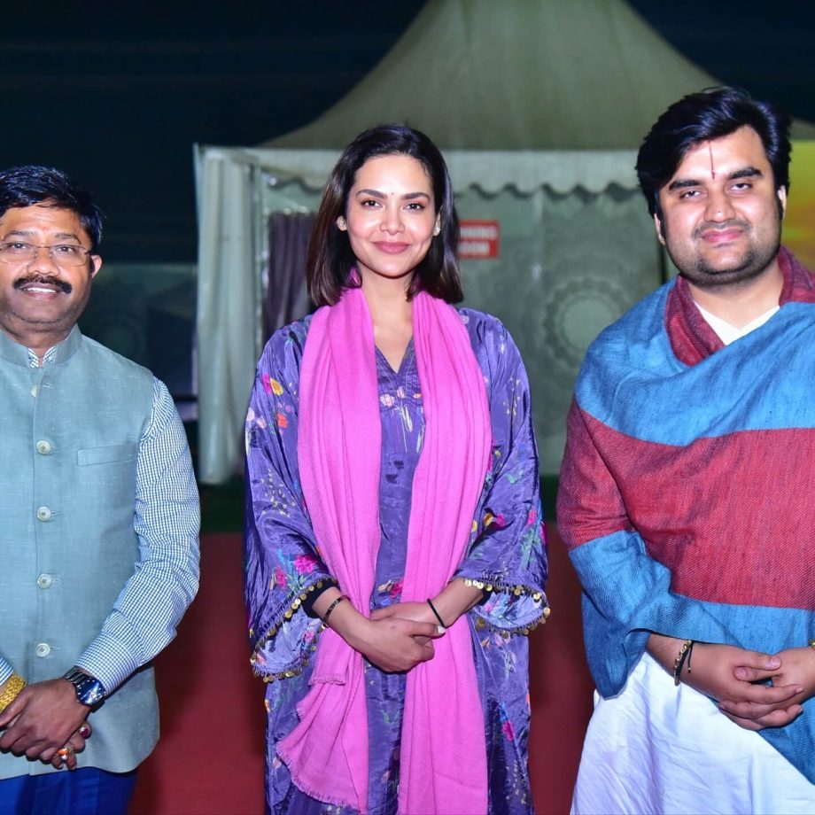 Esha Gupta Soaks In Spiritual Energy Of Mahakumbh – See Her Divine Look 936098