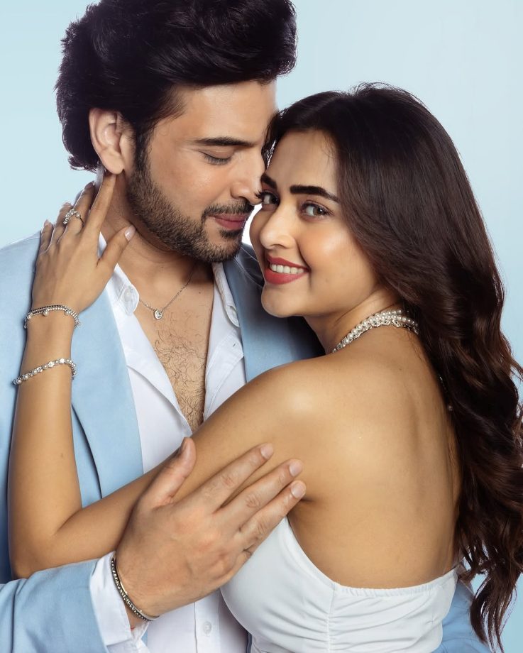 Fans Declare Tejasswi Prakash & Karan Kundrra As Hottest Power Couple, See Here! 936474