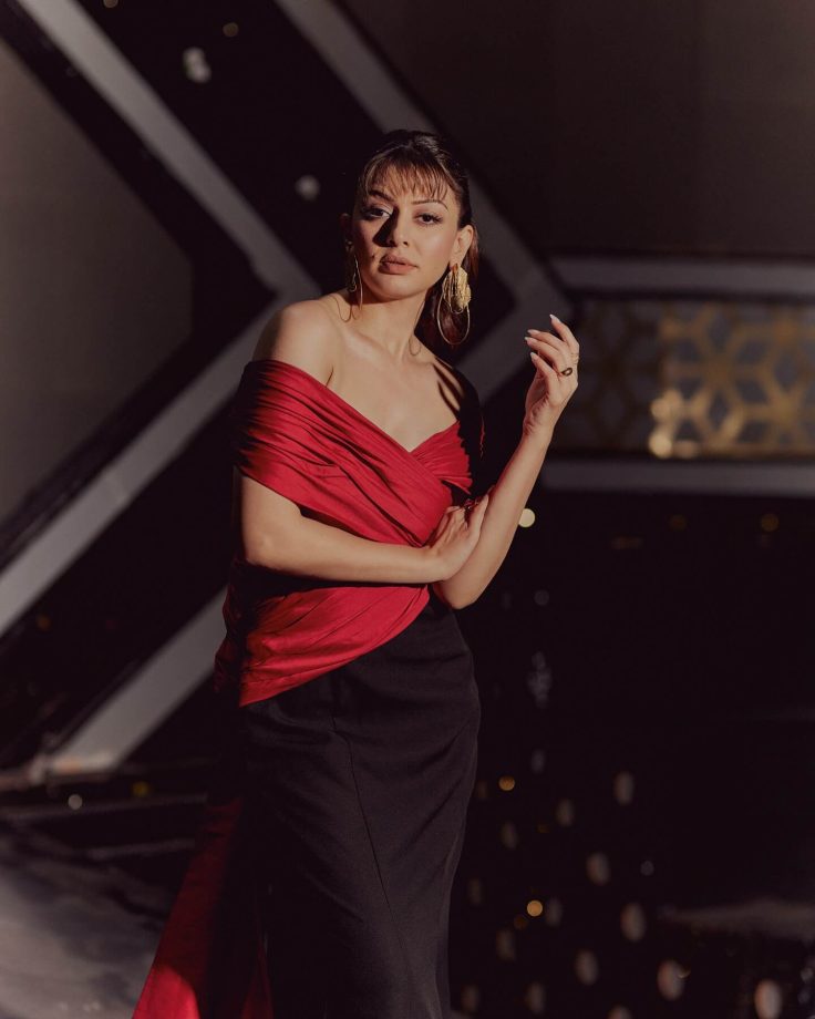 Hansika Motwani Stuns In Off-shoulder Red-Black Gown, Serves Goals For Valentine's 936538