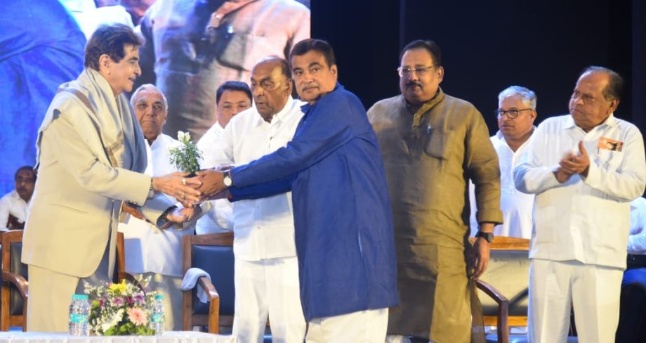 “ I am more Maharastrian than anything else.I thank you all for felicitating me with this honourable award”; says Legendary Superstar Jeetendra Felicitated as ‘Jestha Nagrik’ at Khasdar Jestha Nagrik Sankulan Mohatsav 937163