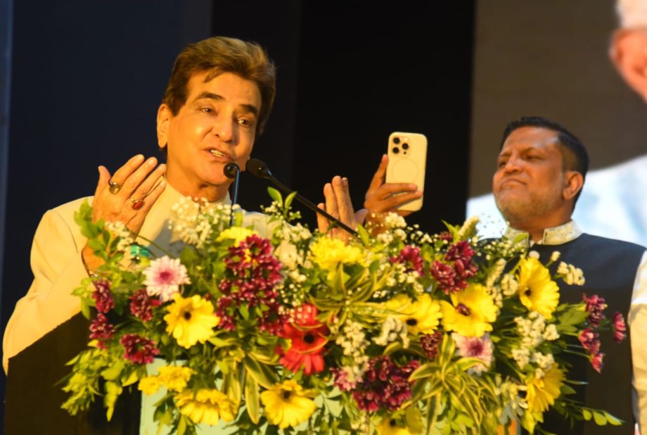 “ I am more Maharastrian than anything else.I thank you all for felicitating me with this honourable award”; says Legendary Superstar Jeetendra Felicitated as ‘Jestha Nagrik’ at Khasdar Jestha Nagrik Sankulan Mohatsav 937164