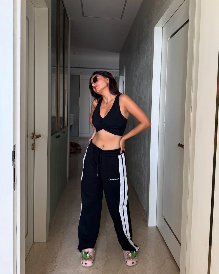 In Photos: Anushka Sen Looks Cute As She Flaunts Abs In Black Co-ord Set 936782