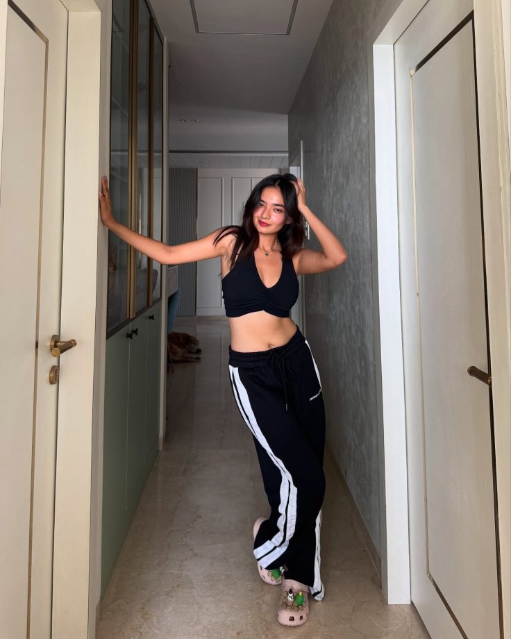 In Photos: Anushka Sen Looks Cute As She Flaunts Abs In Black Co-ord Set 936784