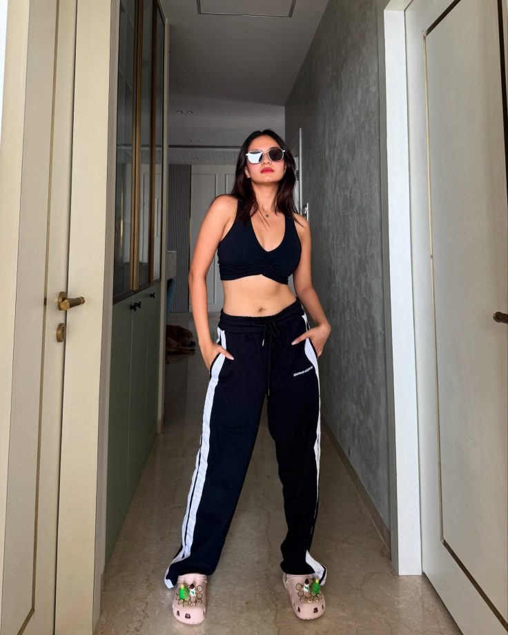 In Photos: Anushka Sen Looks Cute As She Flaunts Abs In Black Co-ord Set 936786