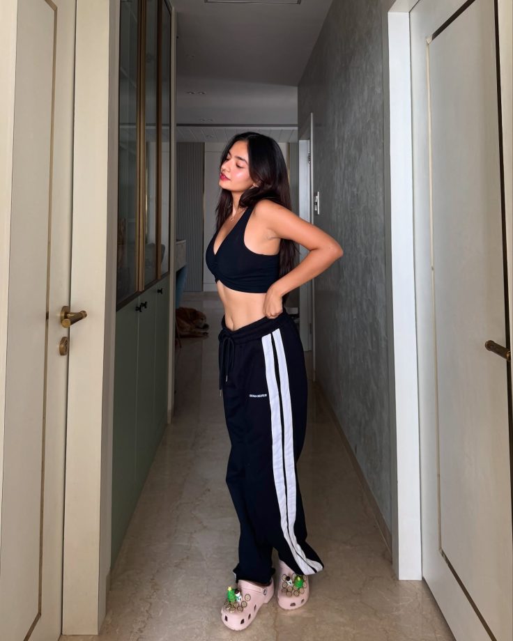 In Photos: Anushka Sen Looks Cute As She Flaunts Abs In Black Co-ord Set 936787