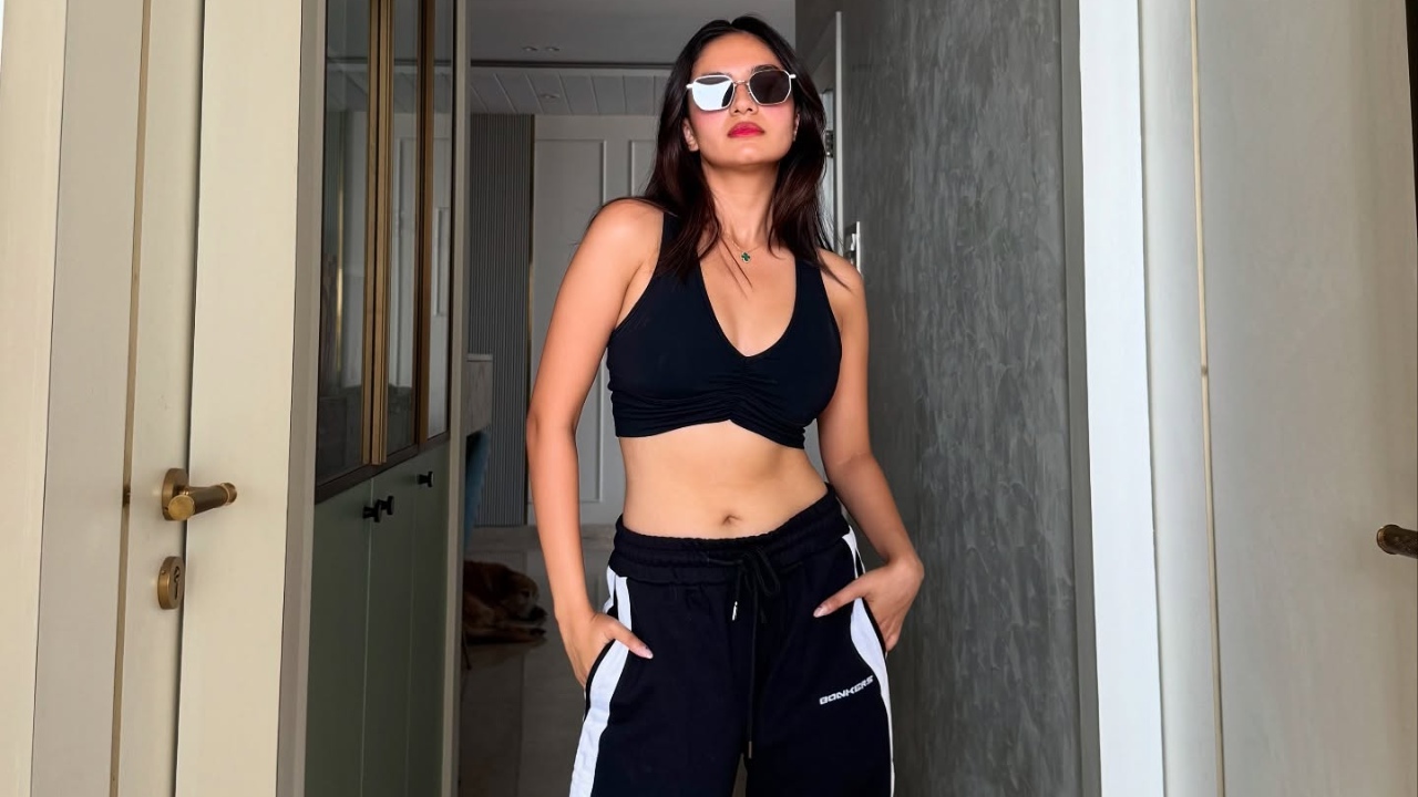 In Photos: Anushka Sen Looks Cute As She Flaunts Abs In Black Co-ord Set 936789