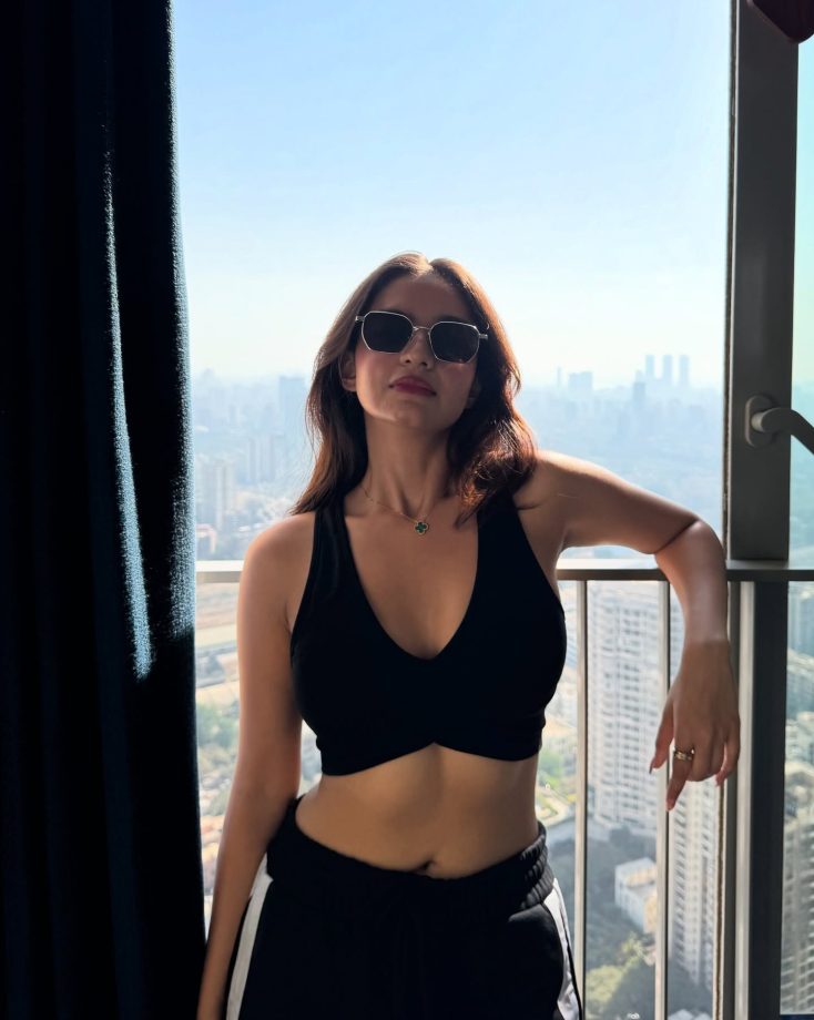 In Photos: Anushka Sen Looks Cute As She Flaunts Abs In Black Co-ord Set 936775