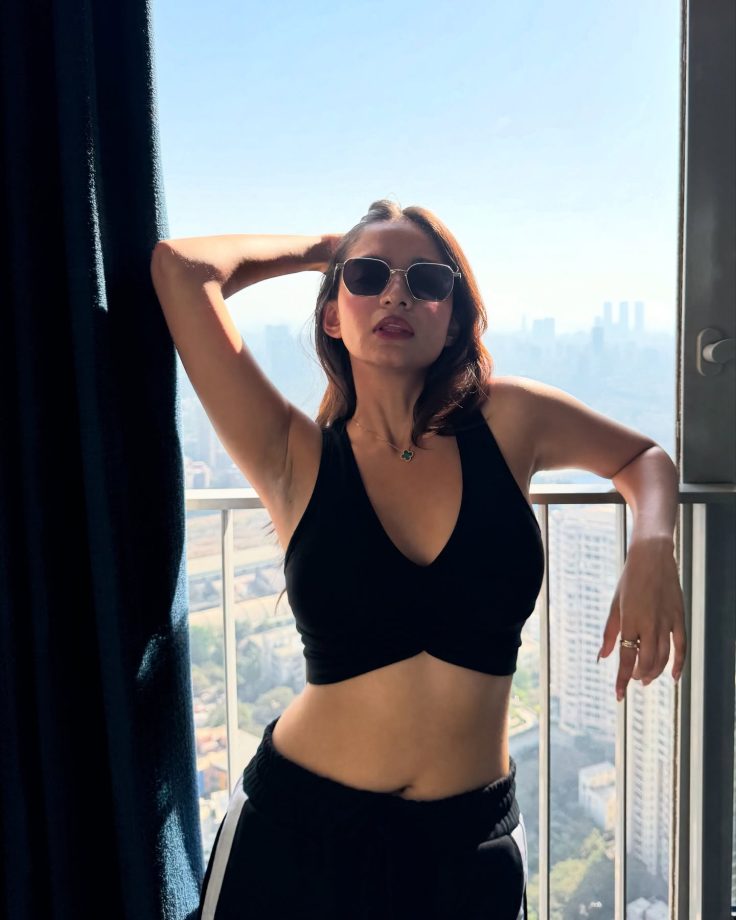 In Photos: Anushka Sen Looks Cute As She Flaunts Abs In Black Co-ord Set 936776