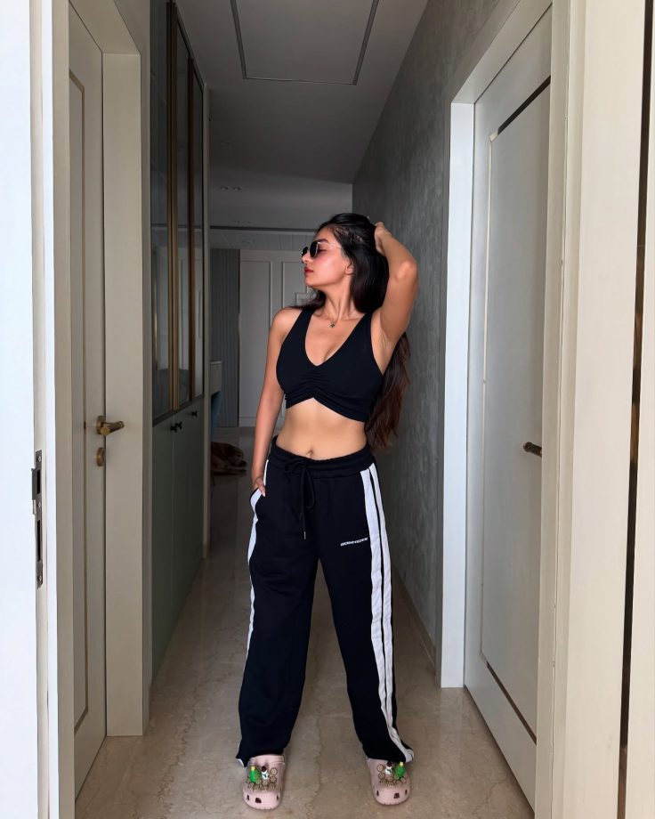 In Photos: Anushka Sen Looks Cute As She Flaunts Abs In Black Co-ord Set 936777