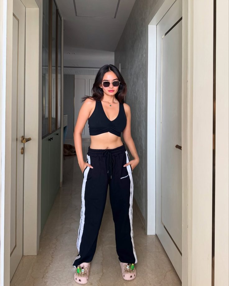 In Photos: Anushka Sen Looks Cute As She Flaunts Abs In Black Co-ord Set 936773