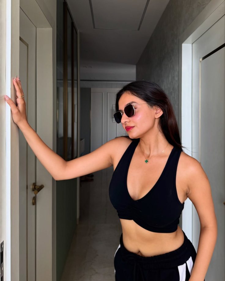 In Photos: Anushka Sen Looks Cute As She Flaunts Abs In Black Co-ord Set 936780