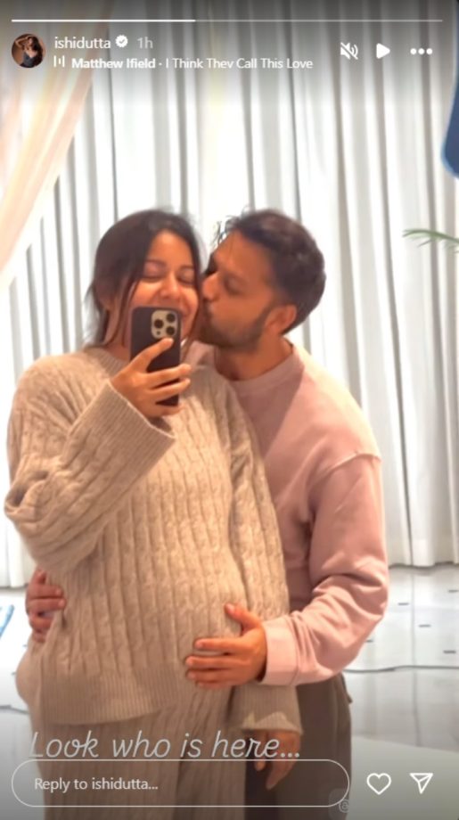 Ishita Dutta Flaunts Her Baby Bump, Vatsal Seth's Cute Kiss Steals The Spotlight 938741