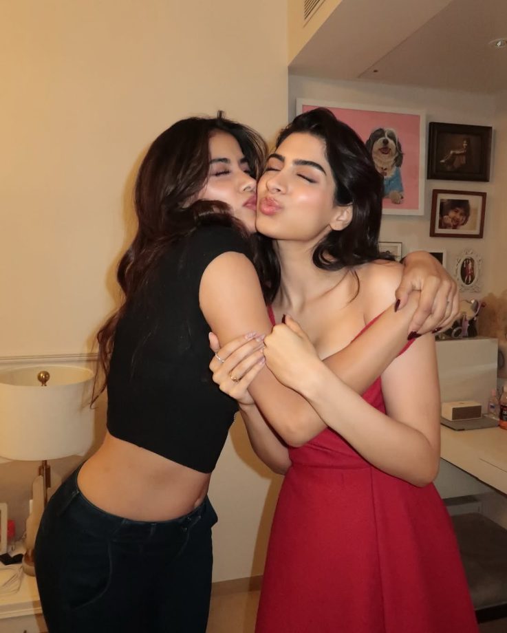 Janhvi Kapoor Pens Most Cheerful Note For Sister Khushi Kapoor's Debut Loveyapa 935914