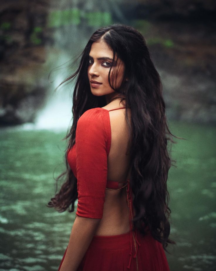 Malavika Mohanan Flaunts Her Sculpted Abs In Desi Look -See Breathtaking Photos 938858