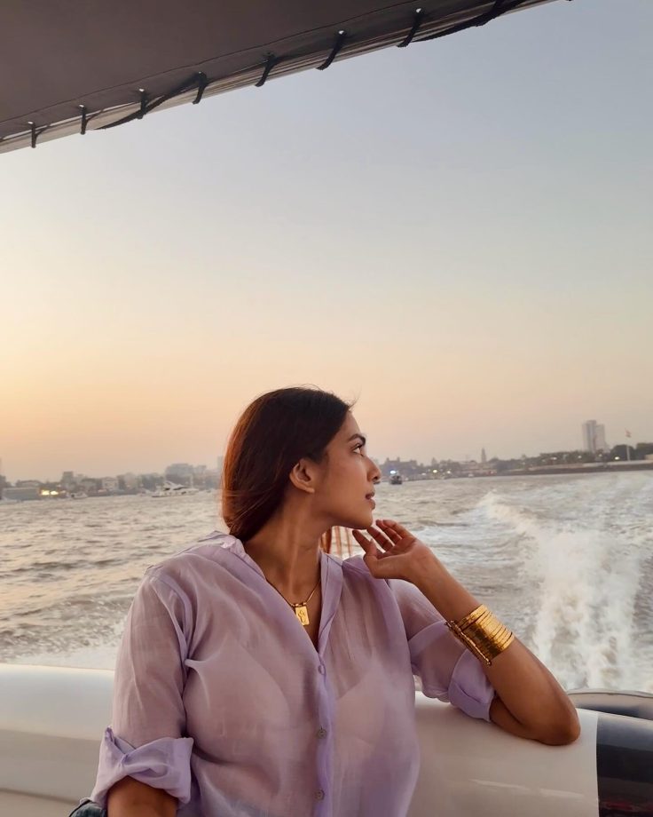 Malavika Mohanan's Sweet Kisses On Her Breezy Vacation - See Photos 937190