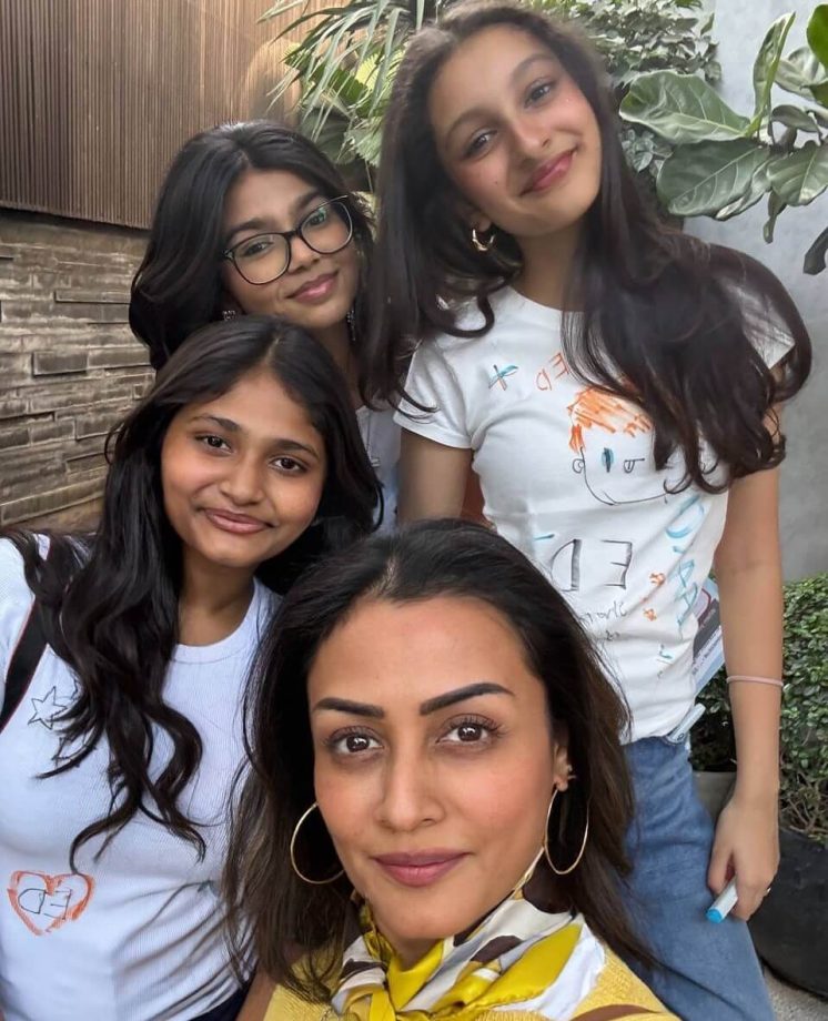 Namrata Shirodkar & Daughter Sitara's Epic Musical Night At Ed Sheeran's Concert – See Pics! 935512