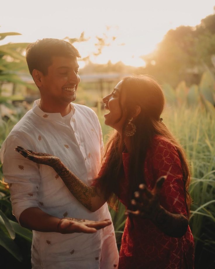 Prajakta Koli Shares Photos From Mehendi Ceremony, Vrishank Khanal's Cute Kiss Grabs Attention 938189