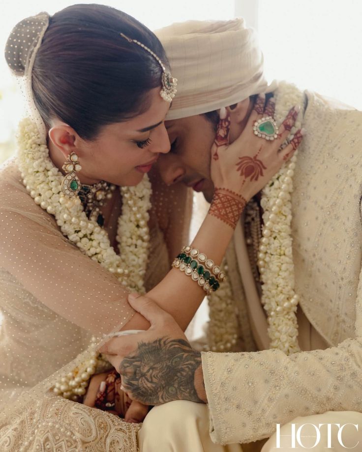 Prateik Babbar Goes Bold Kissing Priya Banerjee In Wedding Photos, Take A Look 936968