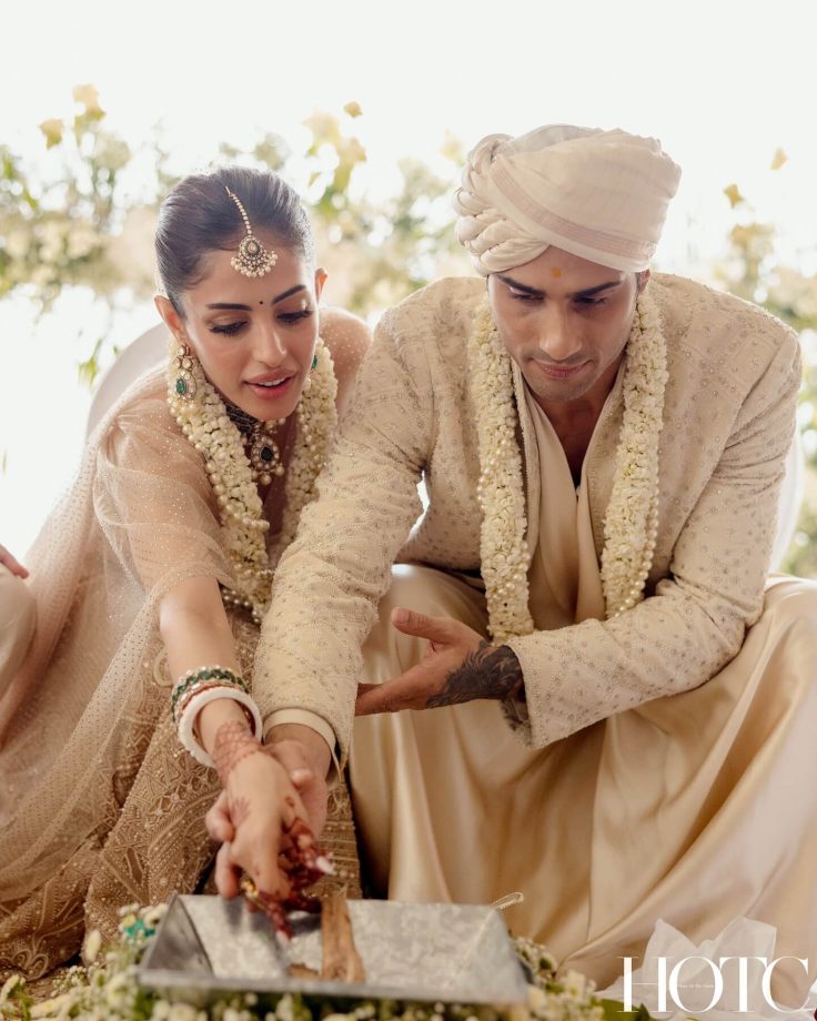 Prateik Babbar Goes Bold Kissing Priya Banerjee In Wedding Photos, Take A Look 936969