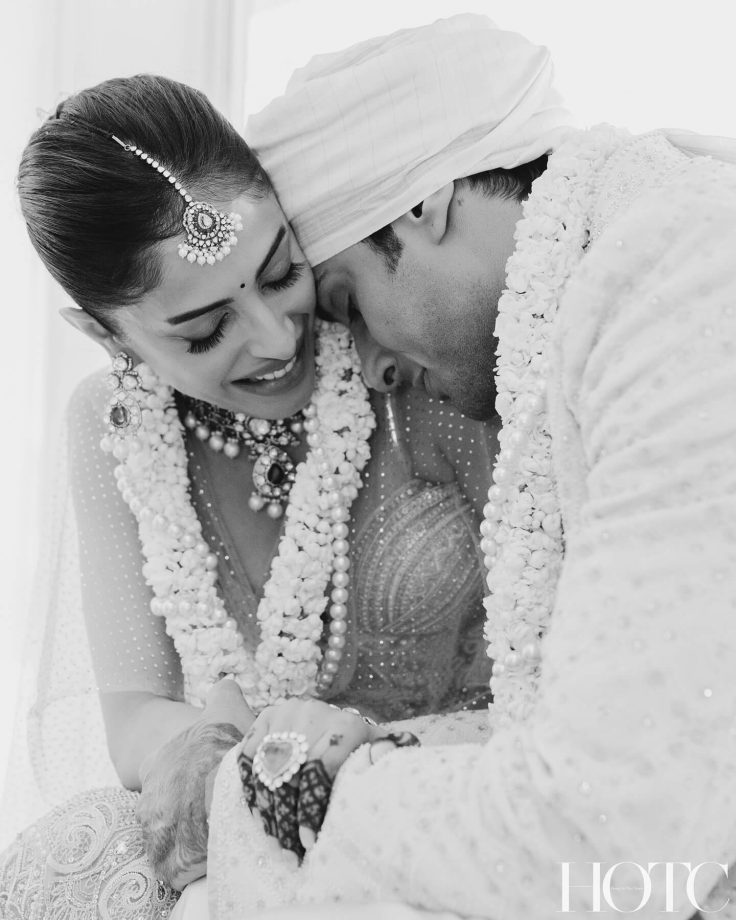 Prateik Babbar Goes Bold Kissing Priya Banerjee In Wedding Photos, Take A Look 936971