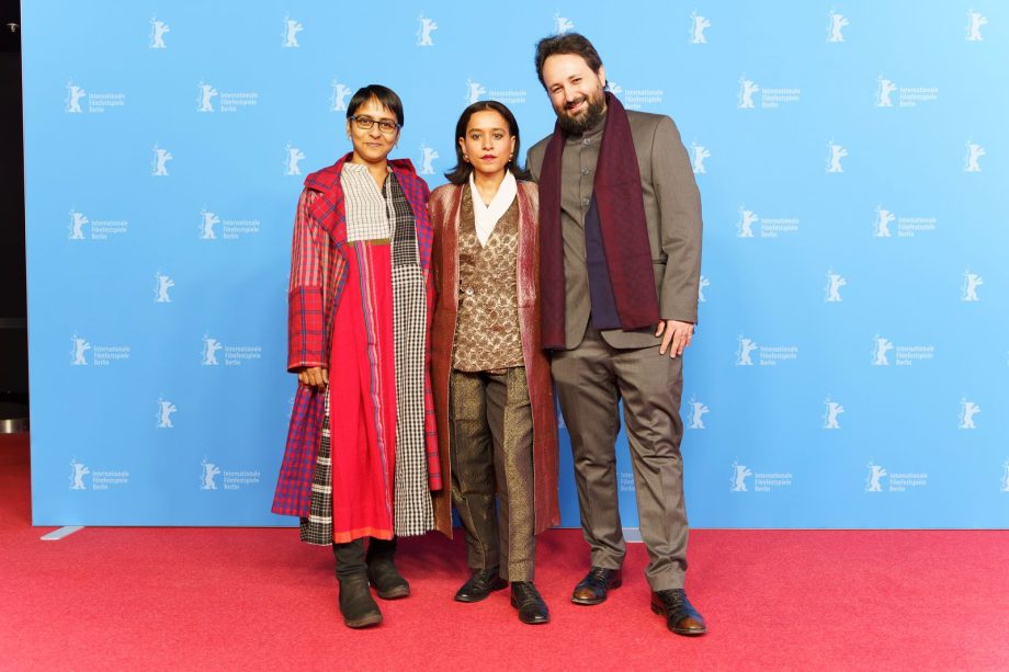 Shadowbox (Baksho Bondi) - A Poignant Tale of Love and Resilience Shines at its Berlinale Premiere! 937300