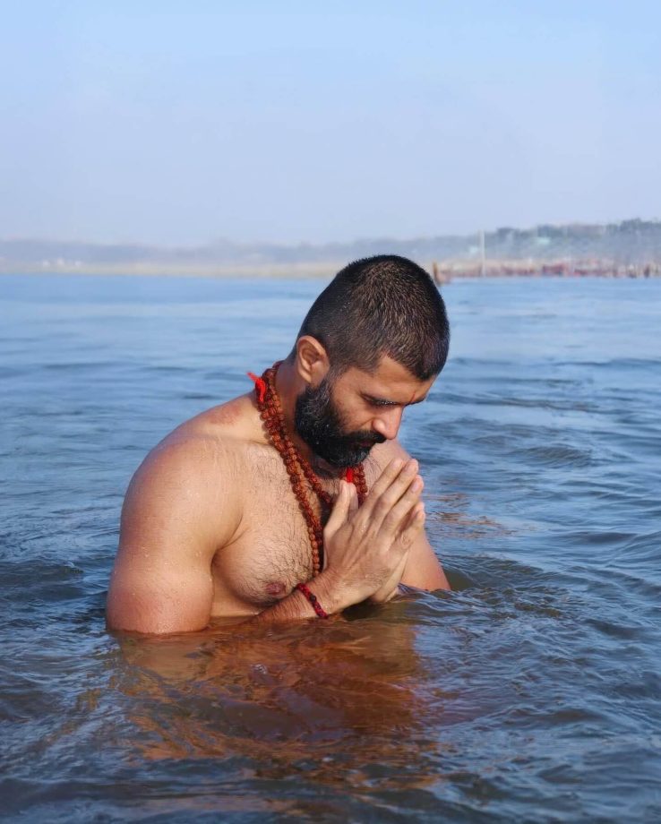 Vijay Deverakonda Takes Holy Dip In Mahakumbh, Poses With Allu Sneha Reddy & Others 937345