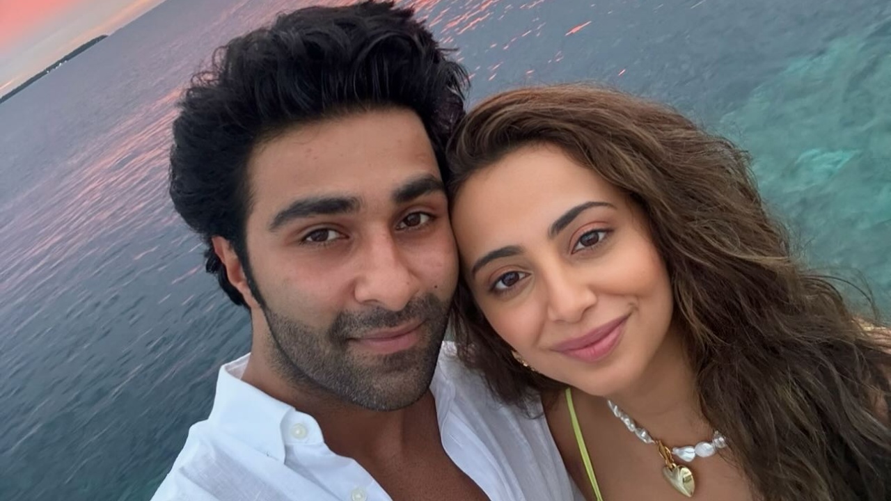 Aadar Jain's Honeymoon Pics Go Viral, Alekha Advani's Bodycon Dress Grab Attention 939303