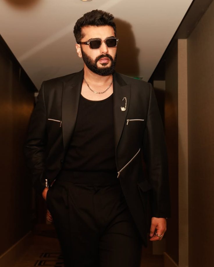 Arjun Kapoor's All-Black Rockstar Look is Pure Desi Swag! 941593