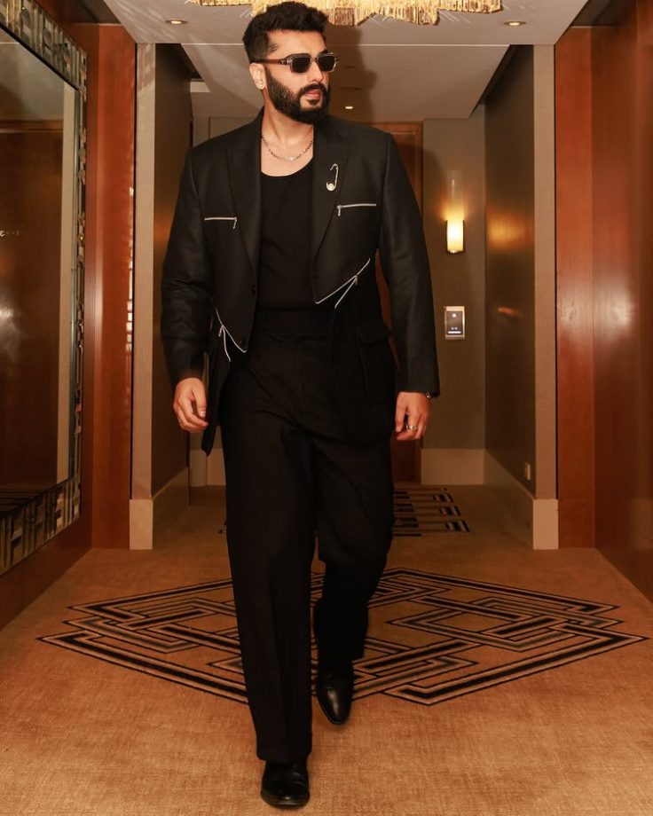 Arjun Kapoor's All-Black Rockstar Look is Pure Desi Swag! 941594