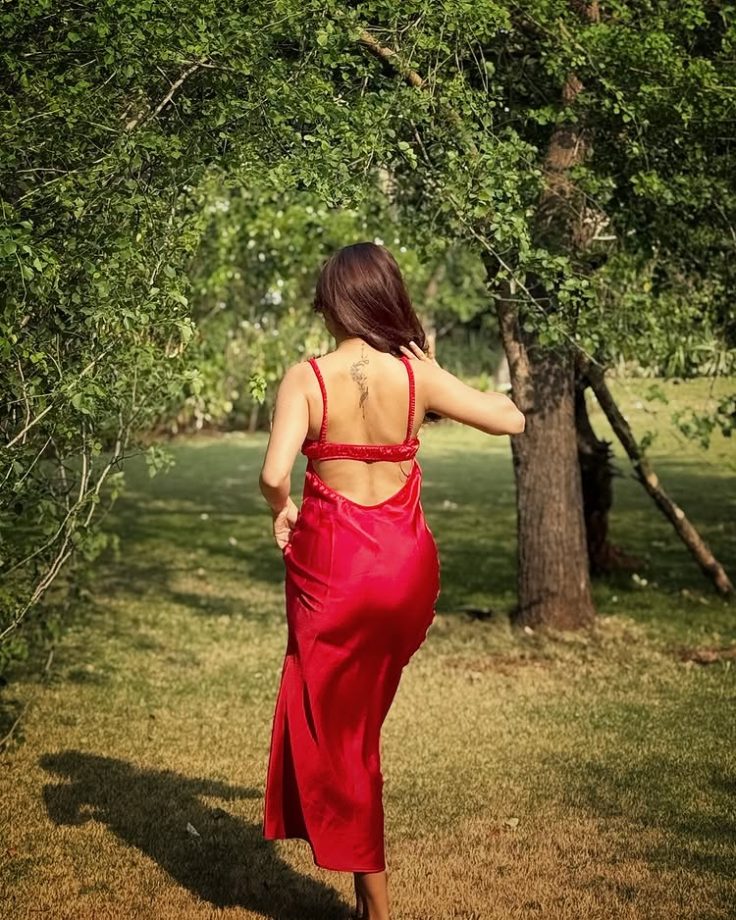 Avneet Kaur Slays In Red Satin Backless Dress, Checkout Hot Photos 941272