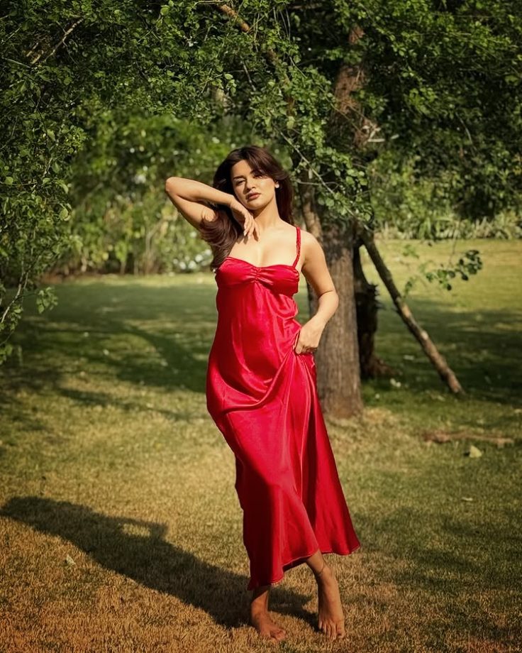 Avneet Kaur Slays In Red Satin Backless Dress, Checkout Hot Photos 941274