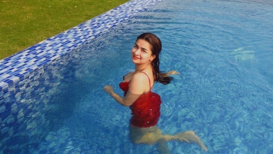 Avneet Kaur To Ashi Singh: Young Divas Turning Up The Heat In Bold Poolside Glam 940923