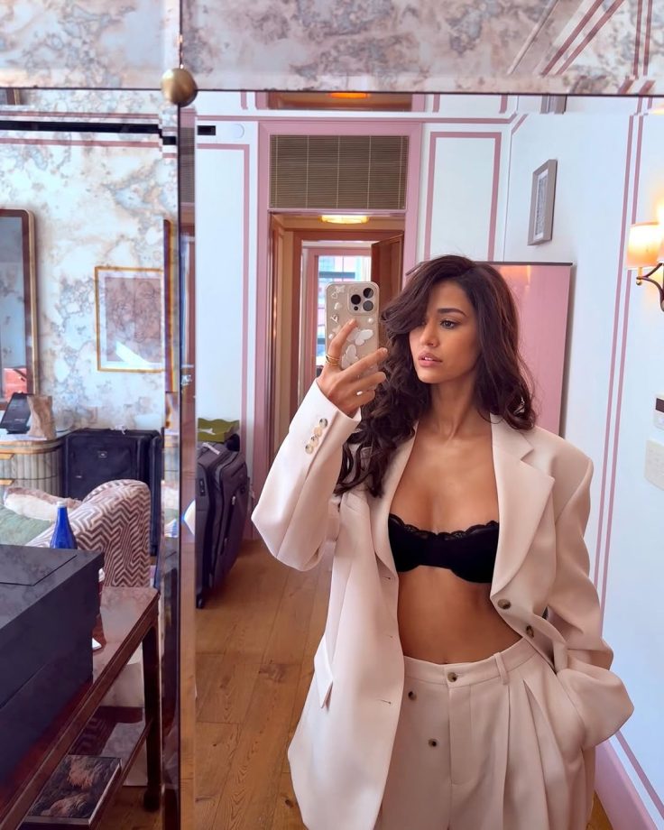 Disha Patani's Blazer Set Proves Less is More 938951