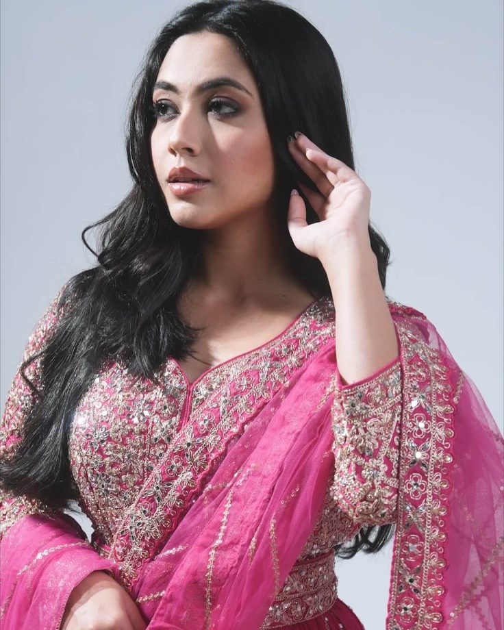 Elevate Your Ramzan Fashion Like Reem Shaikh In 'Statement' Traditional Attires 941343