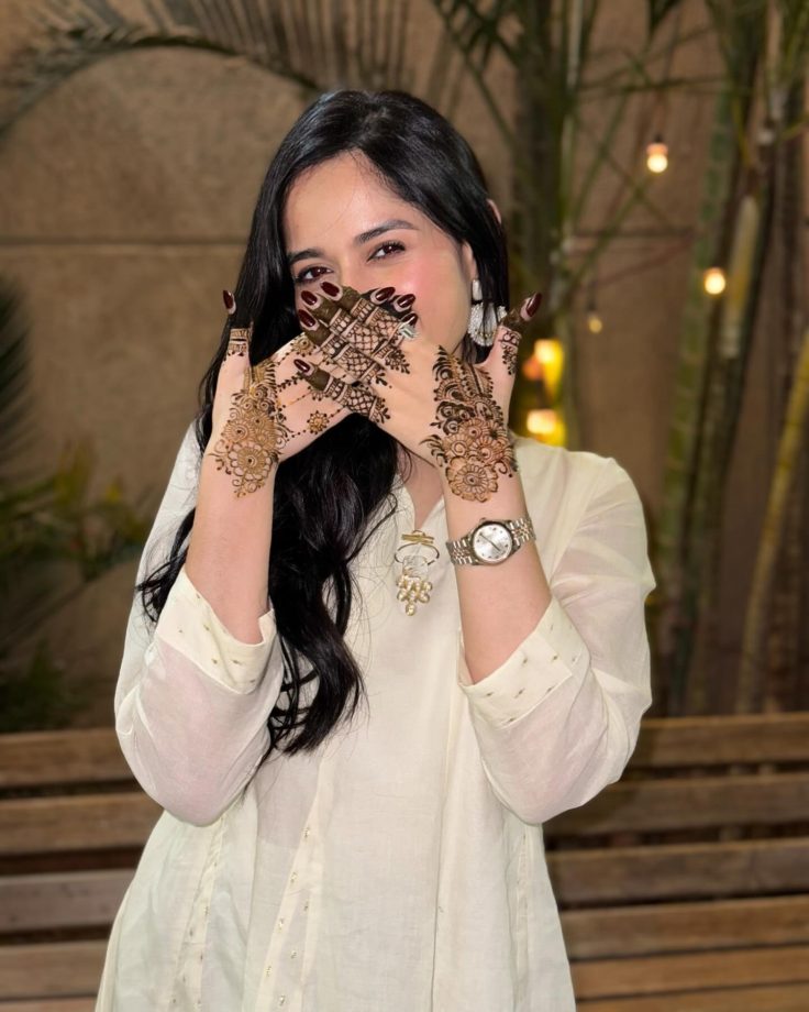 From Outfit To Mehendi – Jannat Zubair's Simple Look Is Pure Fashion Goals For Eid 939324