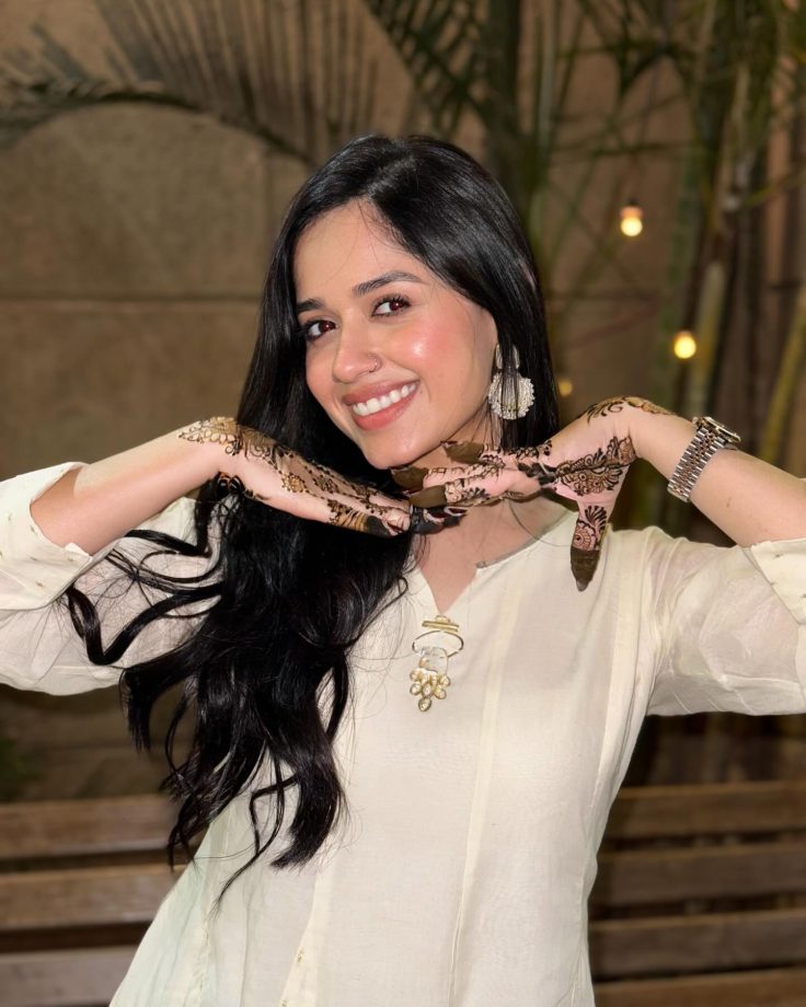 From Outfit To Mehendi – Jannat Zubair's Simple Look Is Pure Fashion Goals For Eid 939323