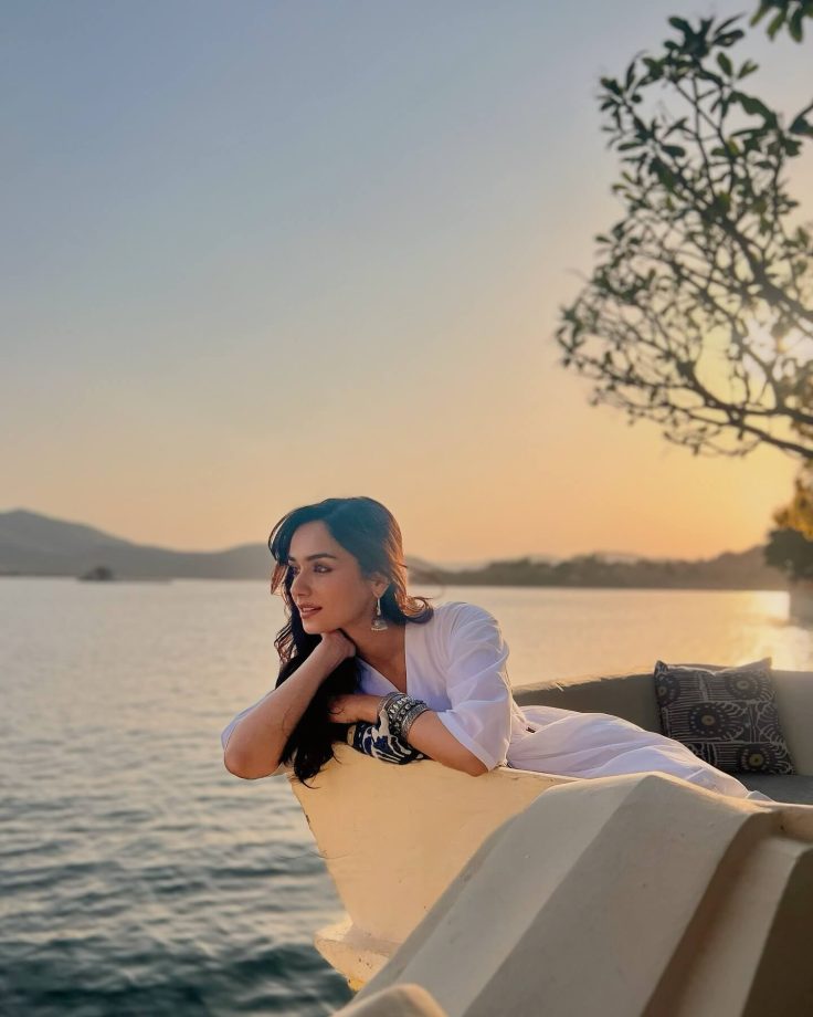 In Pics: Manushi Chhillar To Ananya Panday - Divas Flaunt Their Golden Hour Glow 940949