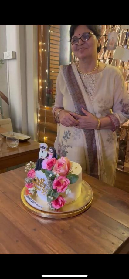 Ishqbaaaz fame Mansi Srivastava celebrates the 40th wedding anniversary of her parents in style; Check here 938966