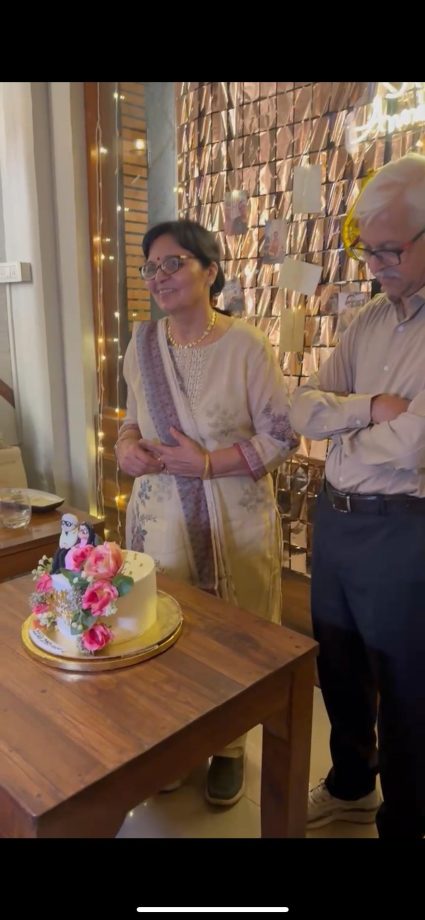 Ishqbaaaz fame Mansi Srivastava celebrates the 40th wedding anniversary of her parents in style; Check here 938967