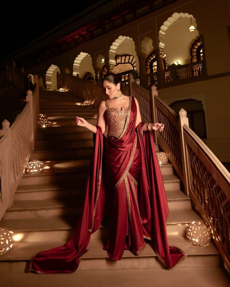 Kareena Kapoor In Traditional Maroon Attire Or Modern Trail Gown - Which Look Suits Her Best? 940136