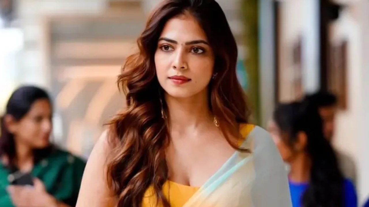 Malavika Mohanan Slays In Filmy Chiffon Saree With Sleeveless Blouse – See Pics! 941833