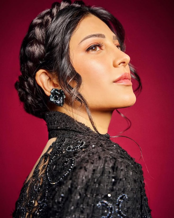 Shruti Haasan’s Black Ensemble is the Epitome of Gothic Glam 941604